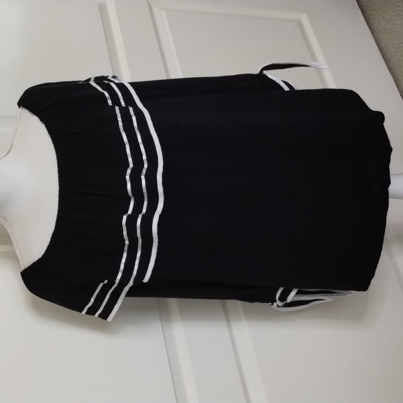 Forever 21 black and white on or off shoulder blouse size large, lined - Picture 1 of 10